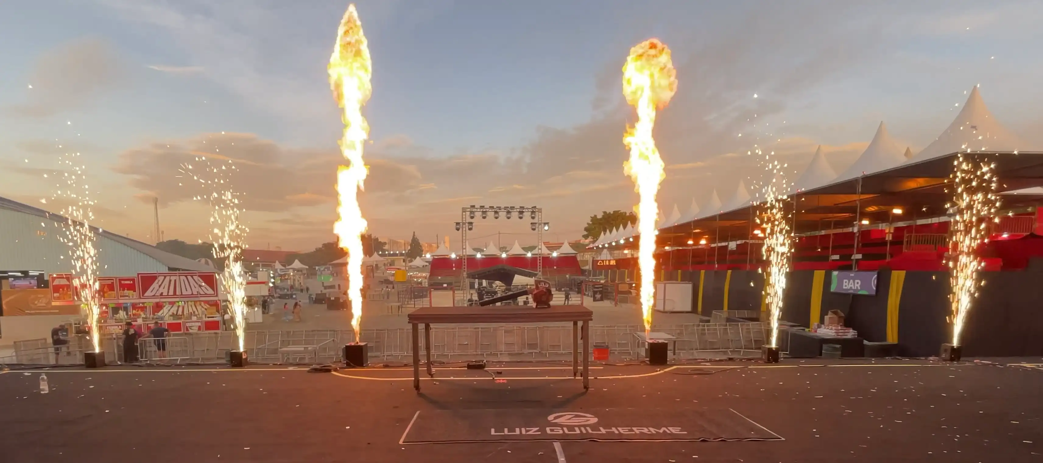Operação e Locação de Fire Machine e Sparkular em Show em Rodeio Pirapora SP
